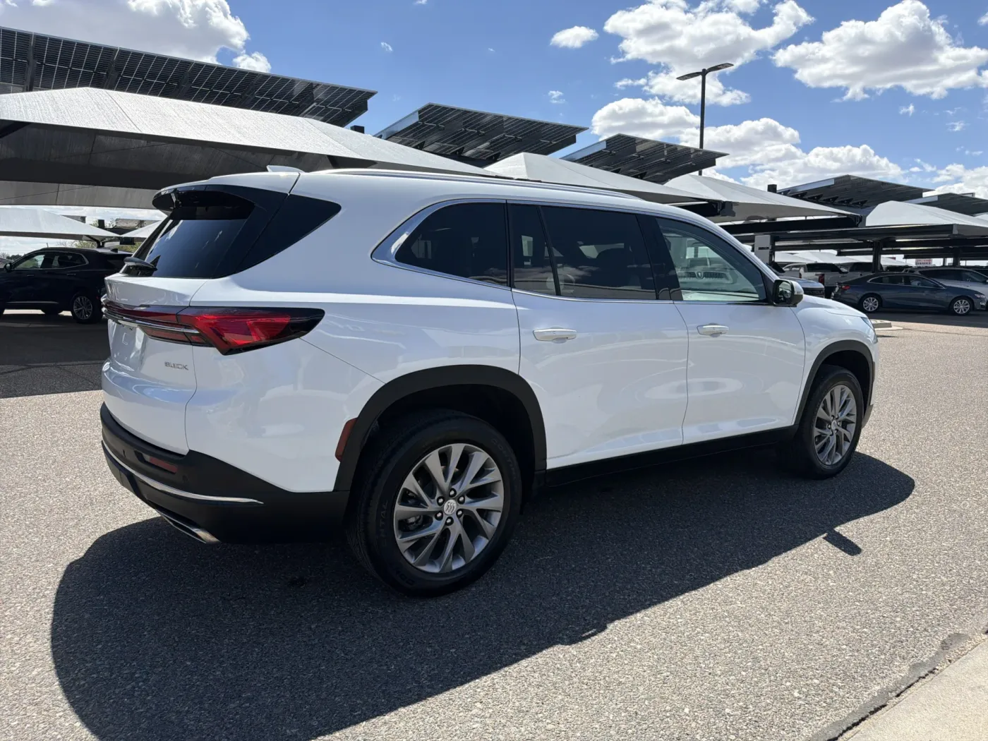 2025 Buick Enclave Preferred | Photo 4 of 21