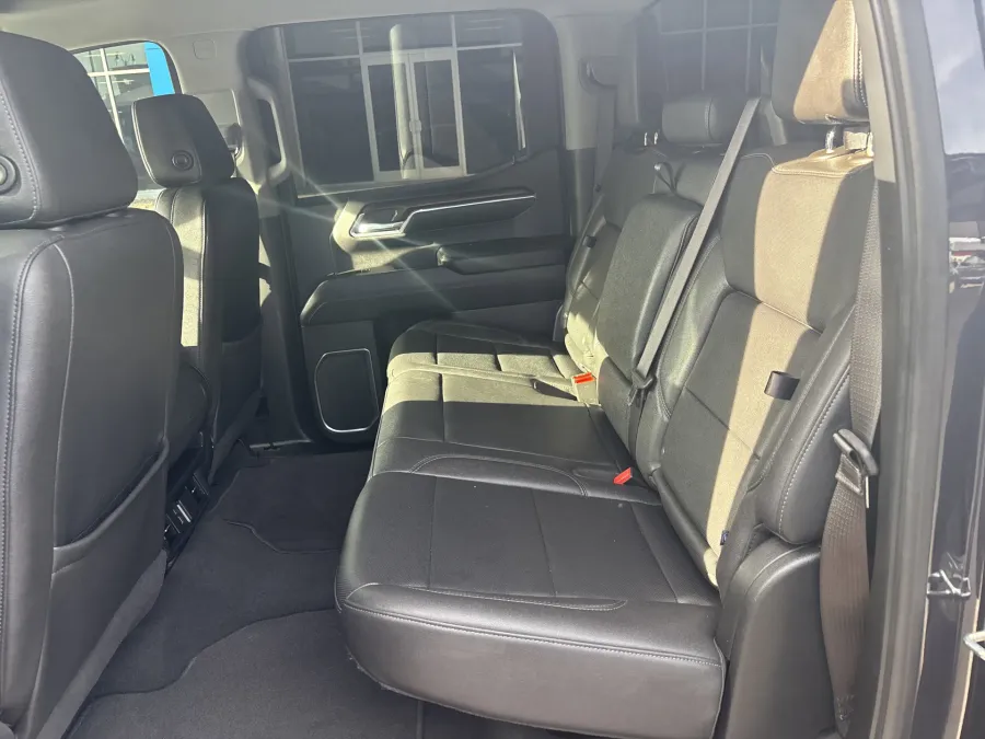 2024 GMC Sierra 1500 SLT | Photo 8 of 18