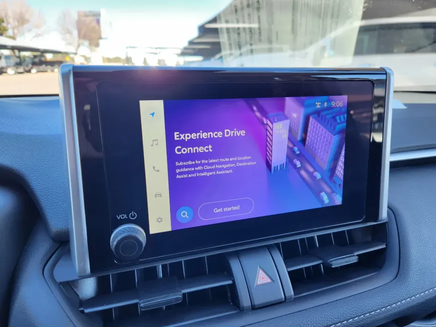 2025 Toyota RAV4 Hybrid XLE | Photo 26 of 30