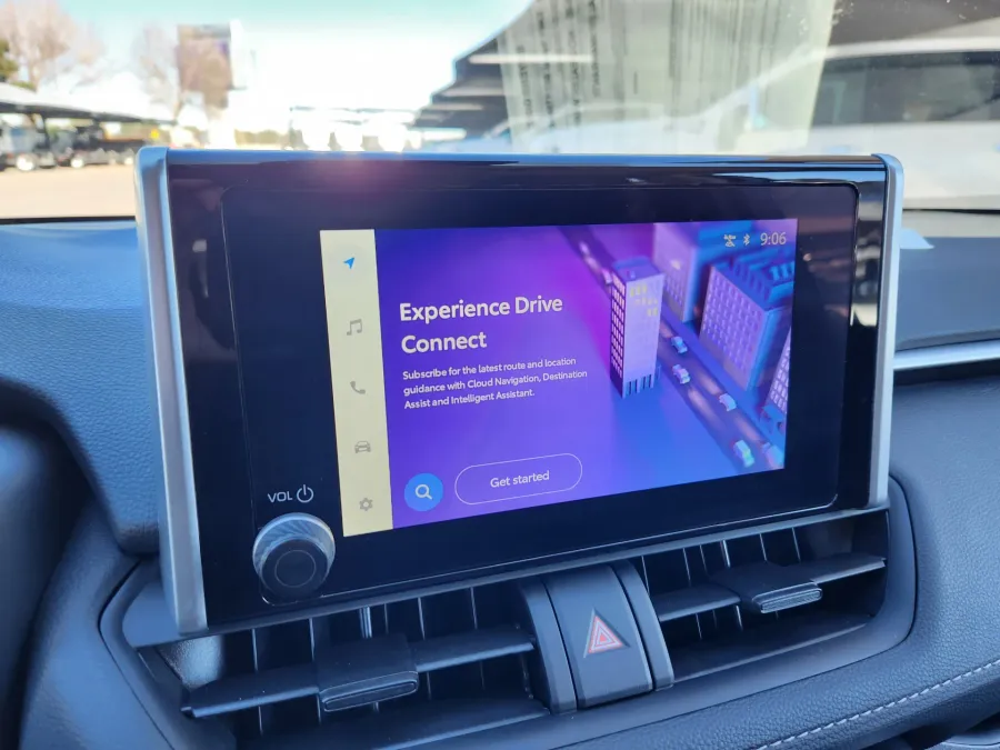 2025 Toyota RAV4 Hybrid XLE | Photo 26 of 30