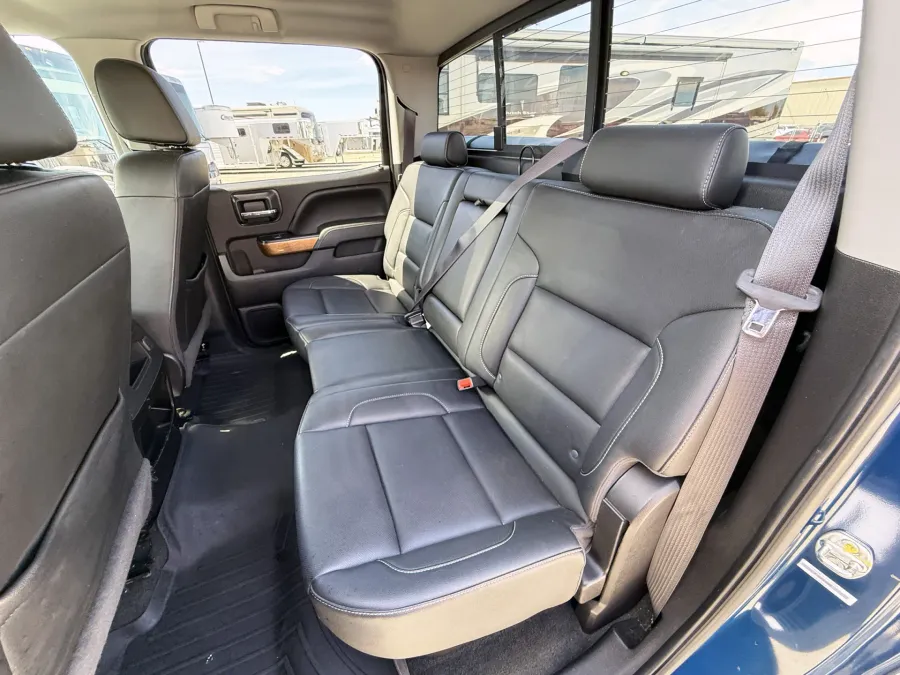 2016 Chevrolet Silverado 3500 LTZ | Photo 11 of 22