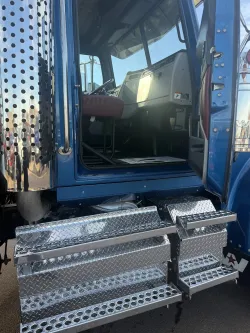 2018 Western Star 4900 | Thumbnail Photo 7 of 10