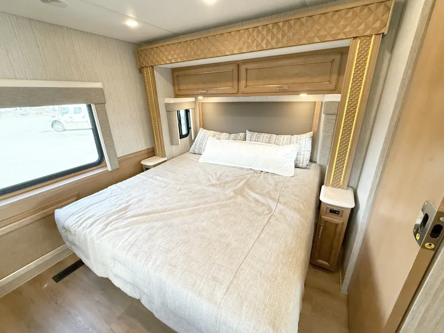 2024 Newmar Bay Star 3626 | Photo 16 of 31