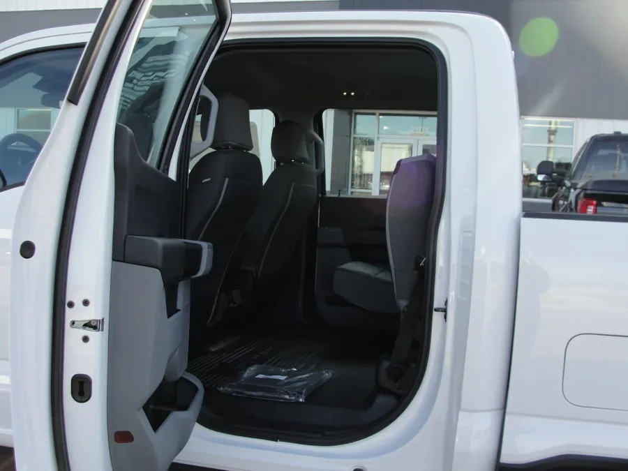 2026 Ford F-350 | Photo 14 of 16