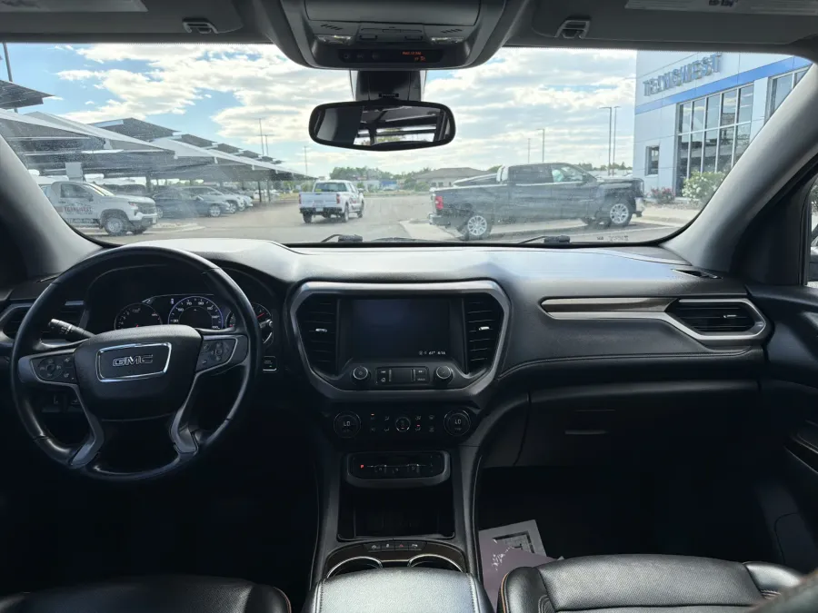 2023 GMC Acadia AT4 | Photo 16 of 25