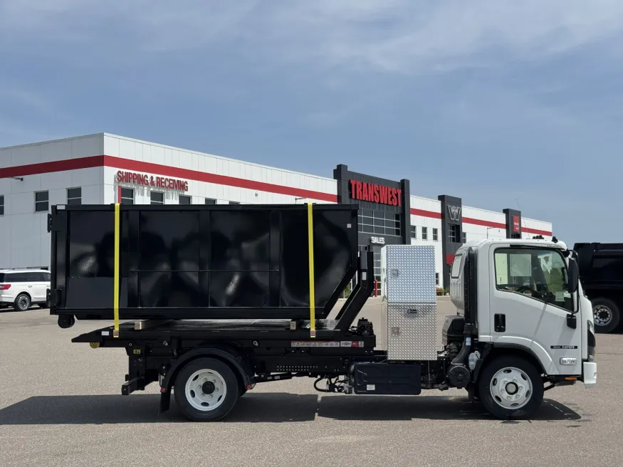 2025 Isuzu NRR | Photo 8 of 29