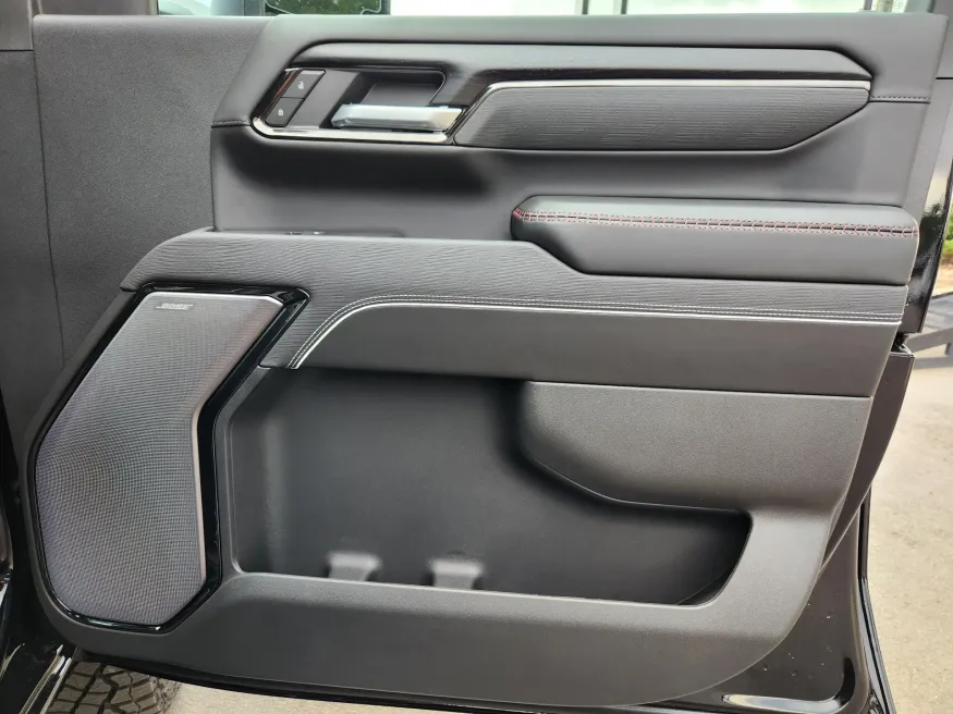 2025 GMC Sierra 2500HD AT4X | Photo 16 of 31