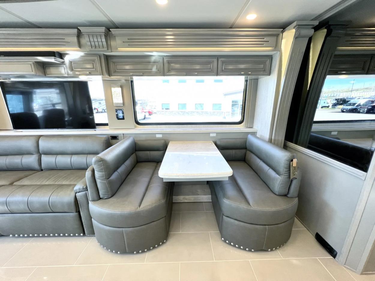 2023 Newmar London Aire 4521 | Photo 15 of 48
