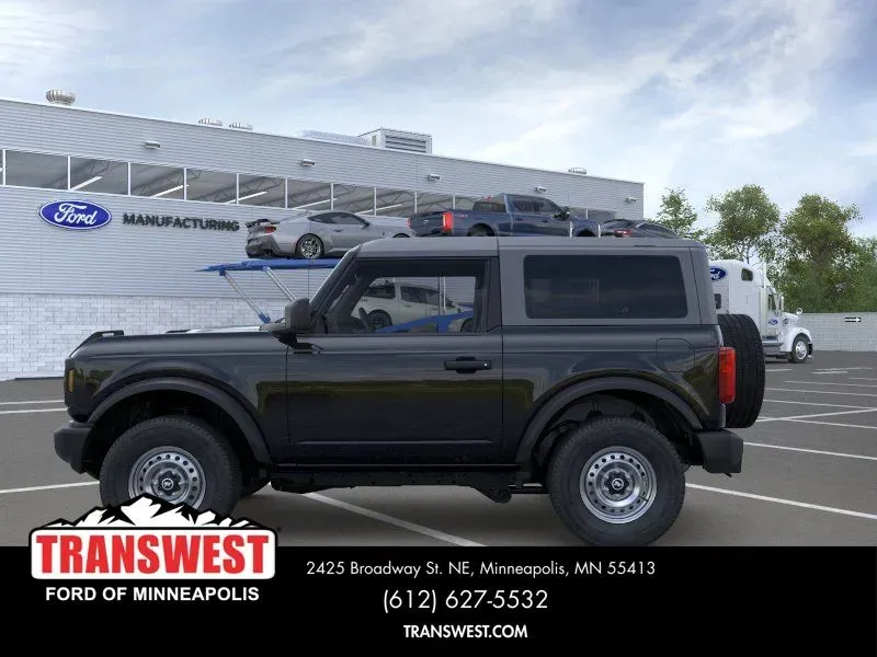2026 Ford Bronco Base | Photo 2 of 25