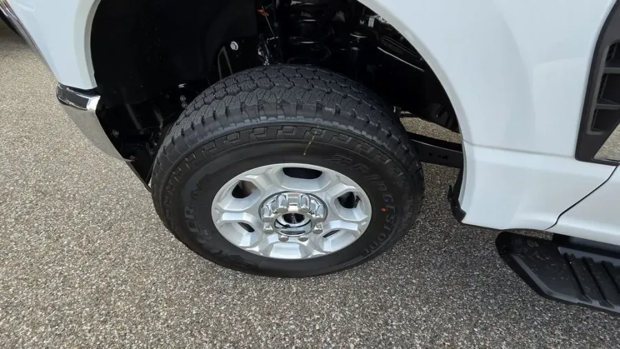 2026 Ford Super Duty F-350 | Photo 9 of 25