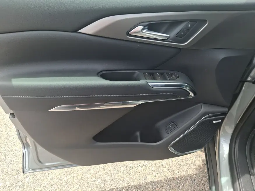 2026 Chevrolet Traverse AWD LT | Photo 14 of 22