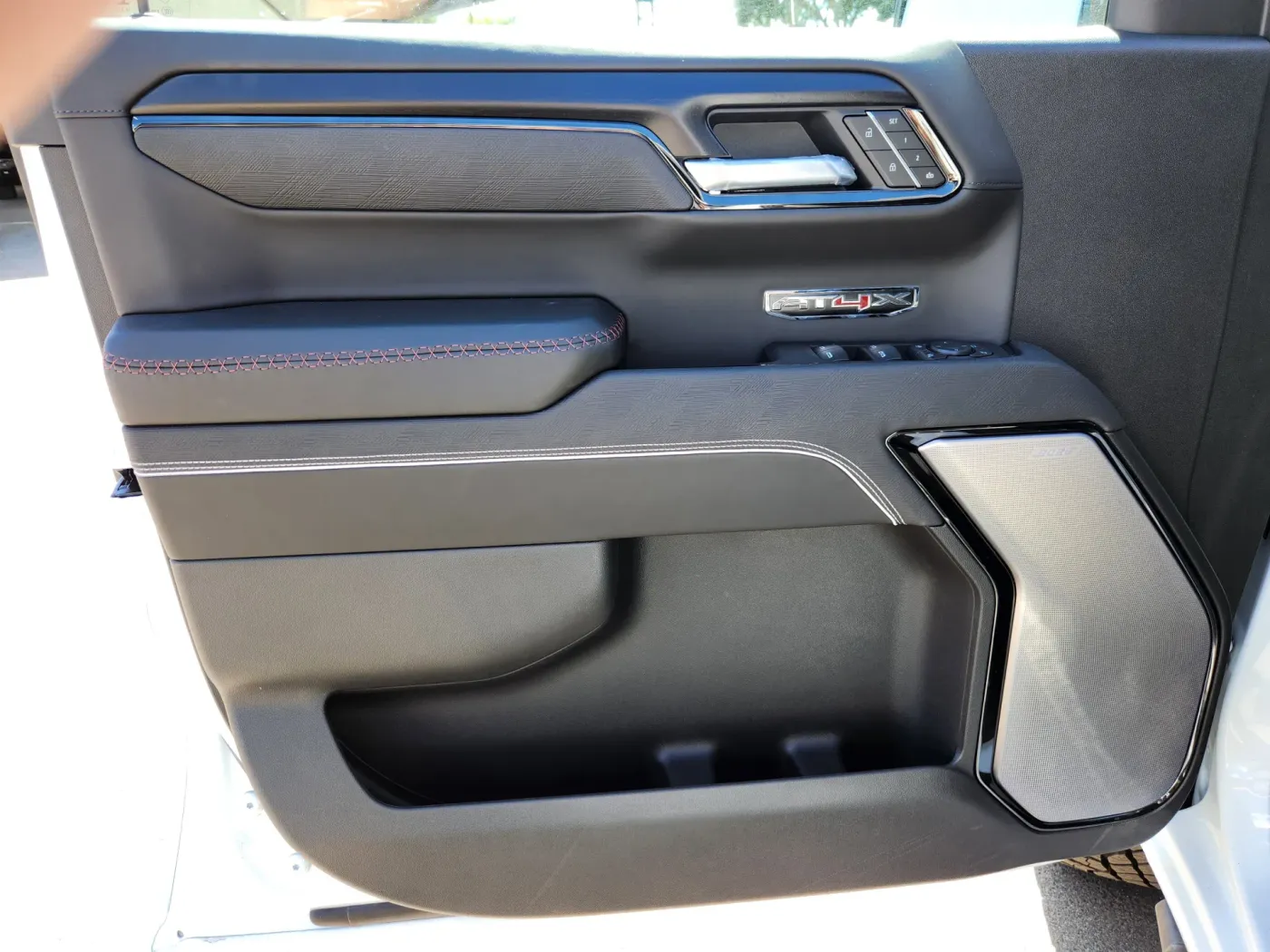 2026 GMC Sierra 1500 AT4X | Photo 5 of 28