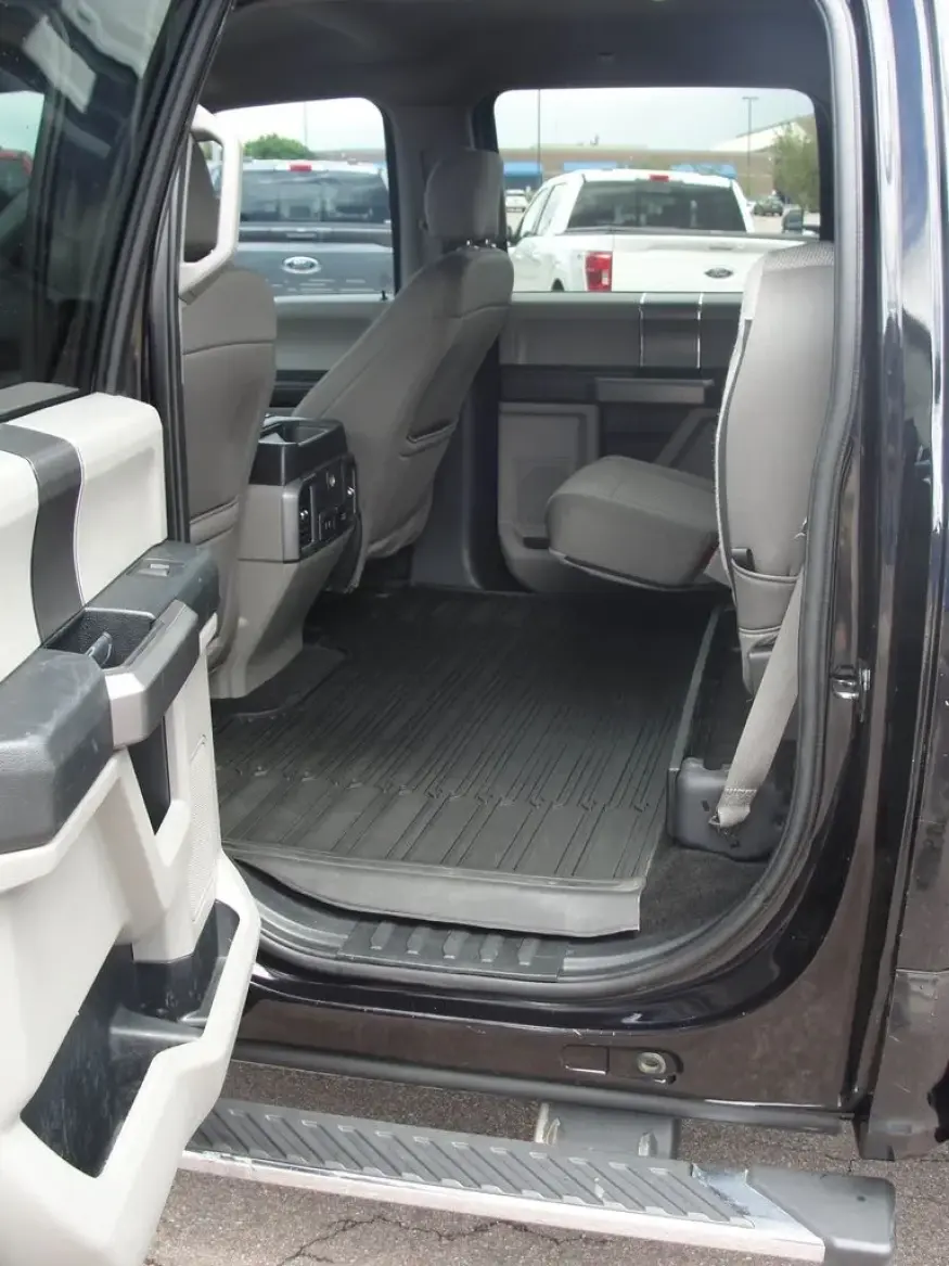2019 Ford F-150 XLT | Photo 9 of 13