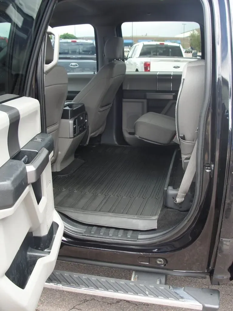 2019 Ford F-150 XLT | Photo 9 of 13