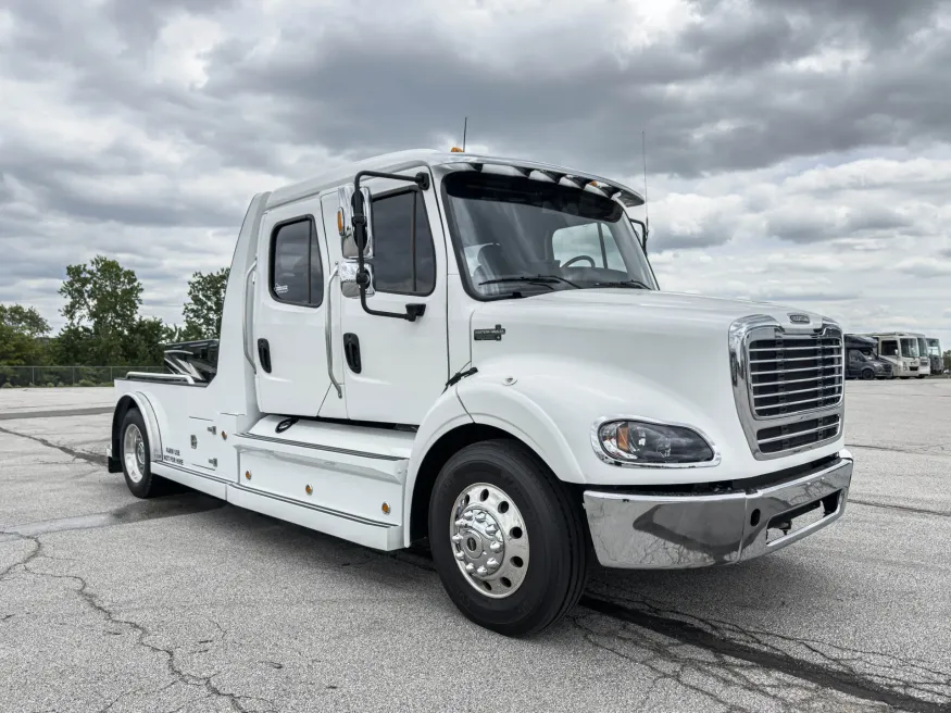 2022 Freightliner M2 112 Western Hauler | Photo 9 of 19