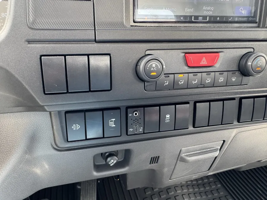 2025 Isuzu NRR | Photo 27 of 29