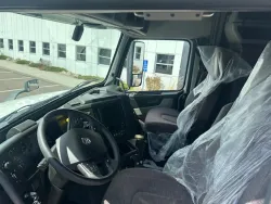 2022 Volvo VNL | Thumbnail Photo 7 of 16