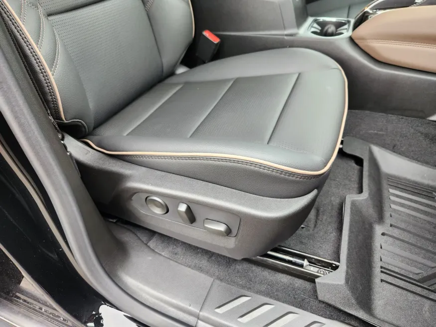 2026 GMC Canyon 4WD Denali | Photo 17 of 28