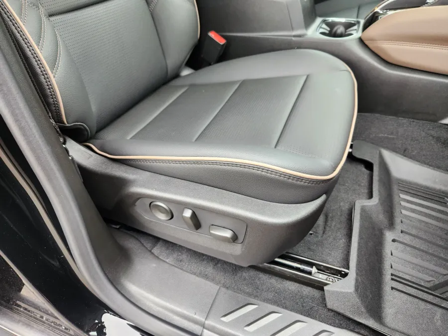 2026 GMC Canyon 4WD Denali | Photo 17 of 28