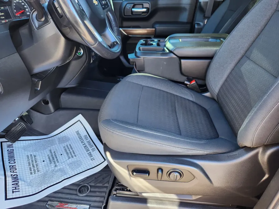 2021 Chevrolet Silverado 1500 LT | Photo 8 of 31