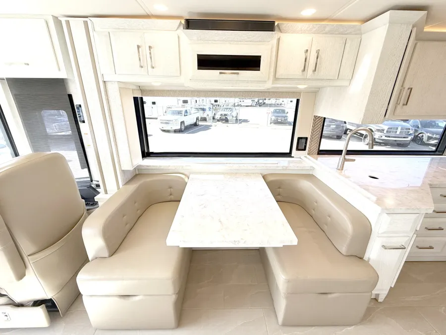 2022 Newmar New Aire 3543 | Photo 9 of 31