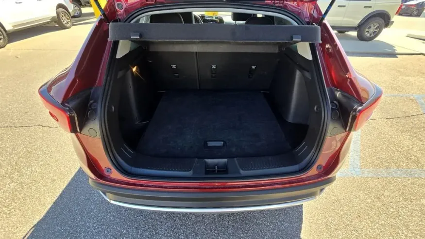 2025 Chevrolet Trax | Photo 8 of 27