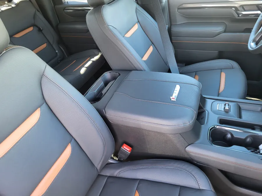 2026 GMC Sierra 2500HD AT4 | Photo 12 of 31