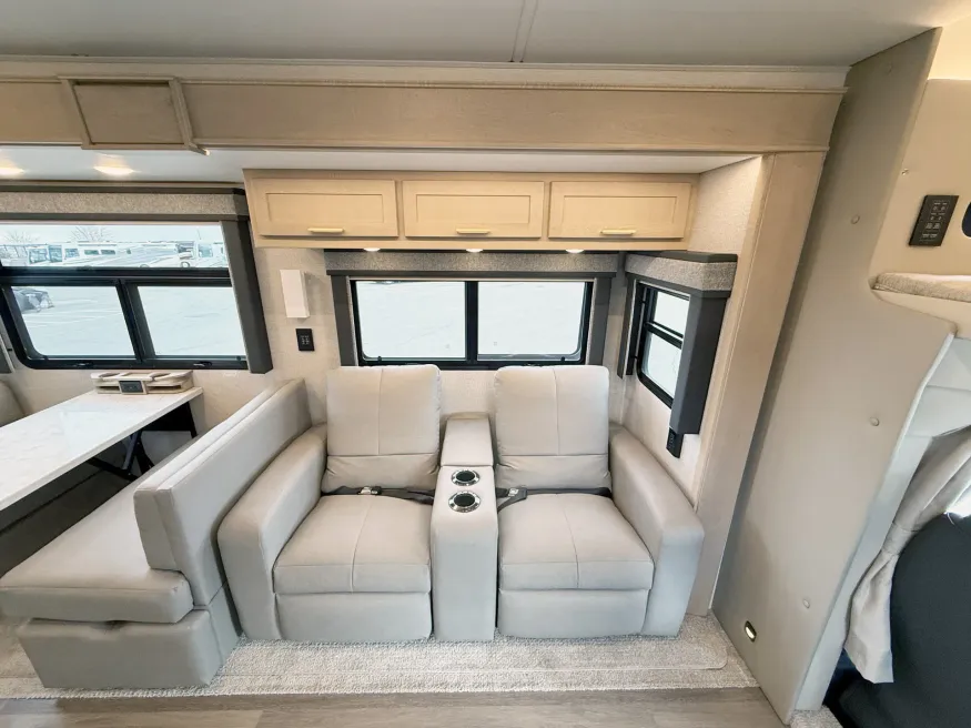 2026 Renegade Valencia 39RB | Photo 8 of 29