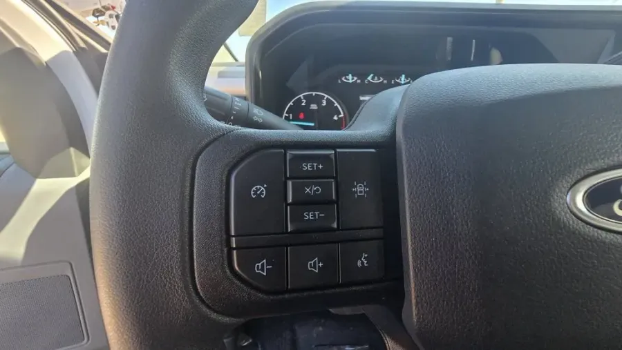 2025 Ford Super Duty F-600 | Photo 16 of 26