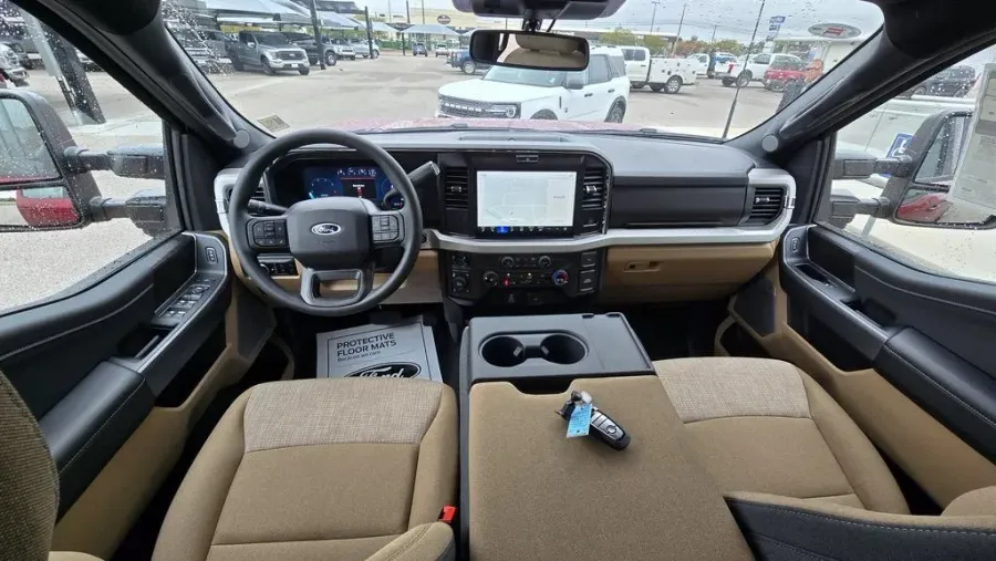 2026 Ford Super Duty F-350 | Photo 26 of 30