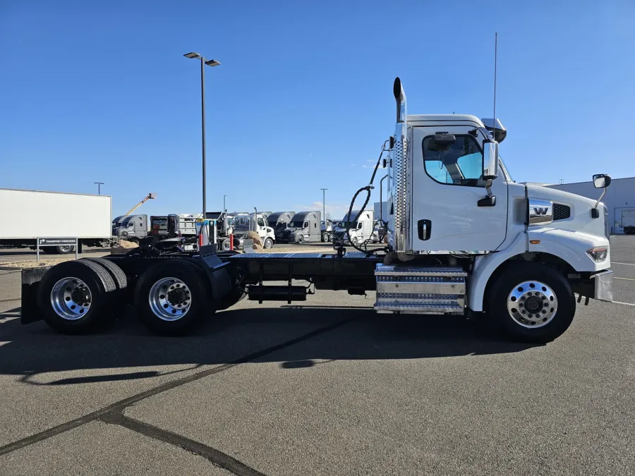 2025 Western Star 47X | Photo 4 of 17