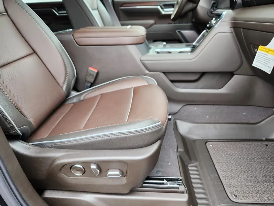 2026 GMC Sierra 3500HD Denali | Photo 17 of 30