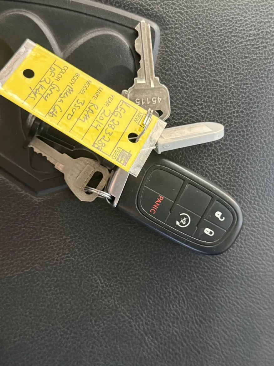 2014 RAM 3500 Laramie | Photo 16 of 17