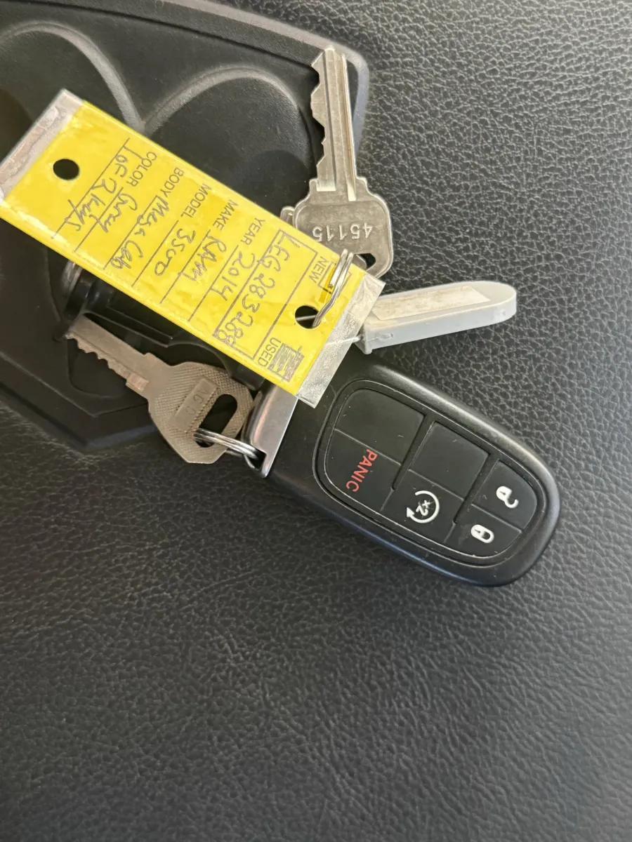 2014 RAM 3500 Laramie | Photo 16 of 17