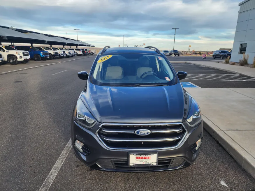 2019 Ford Escape SE | Photo 2 of 24