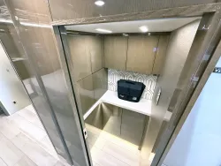 2024 Newmar King Aire 4596 | Thumbnail Photo 11 of 31