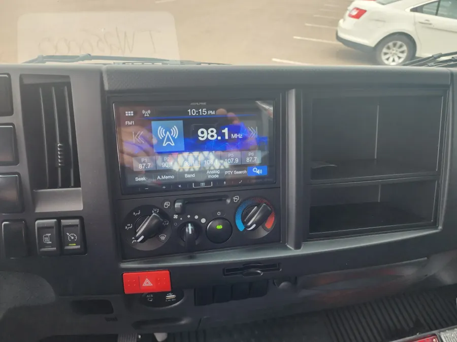 2025 Isuzu NRR GAS | Photo 6 of 9