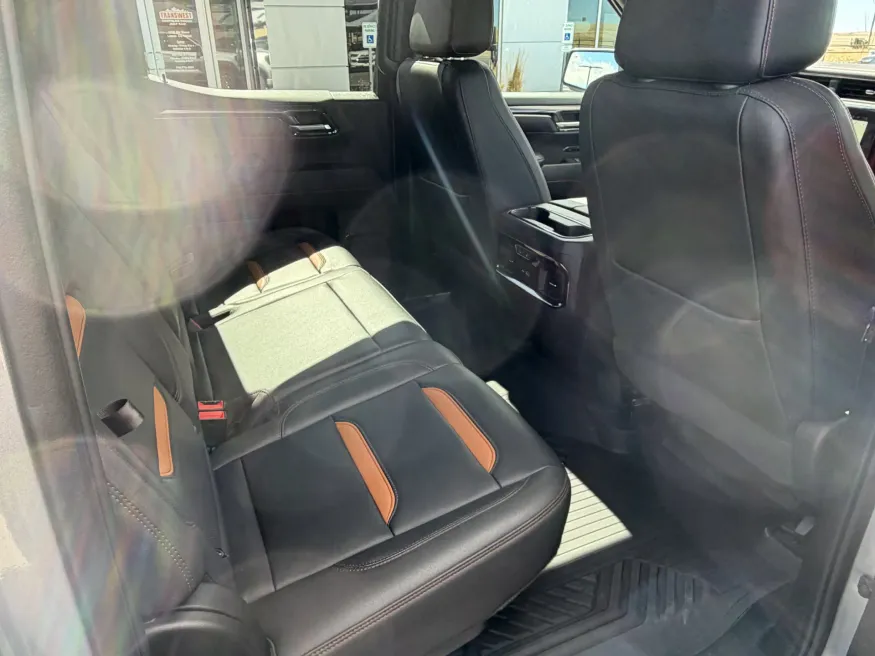 2023 GMC Sierra 1500 AT4 | Photo 10 of 21