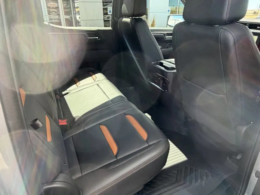 2023 GMC Sierra 1500 AT4 | Photo 10 of 21