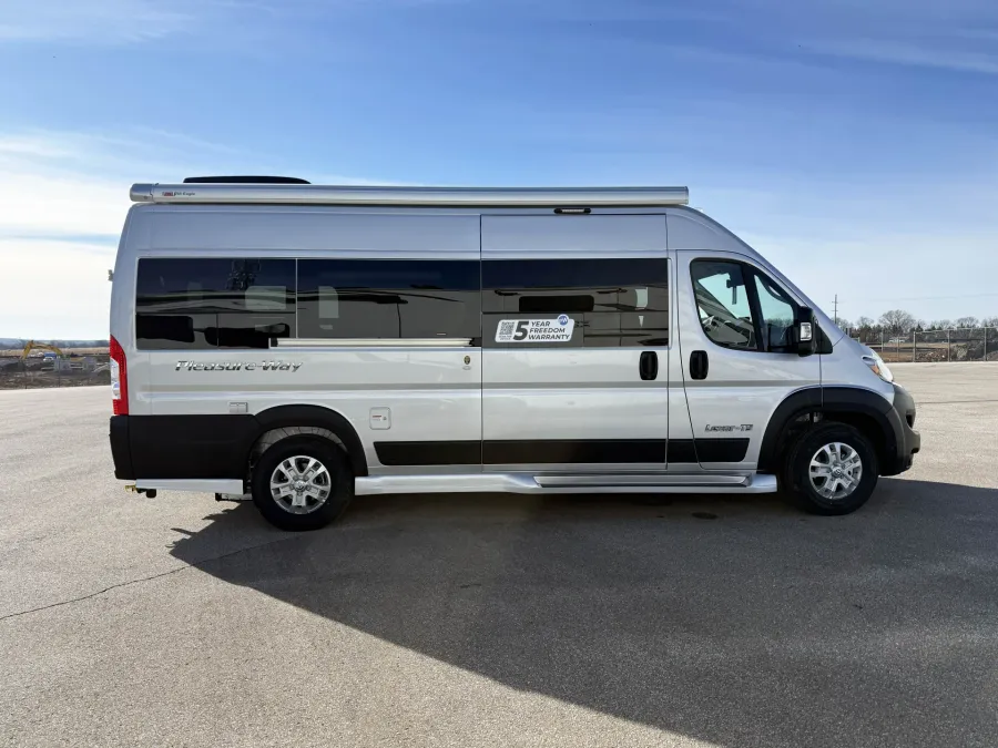 2026 Pleasure-way Lexor TS | Photo 4 of 20