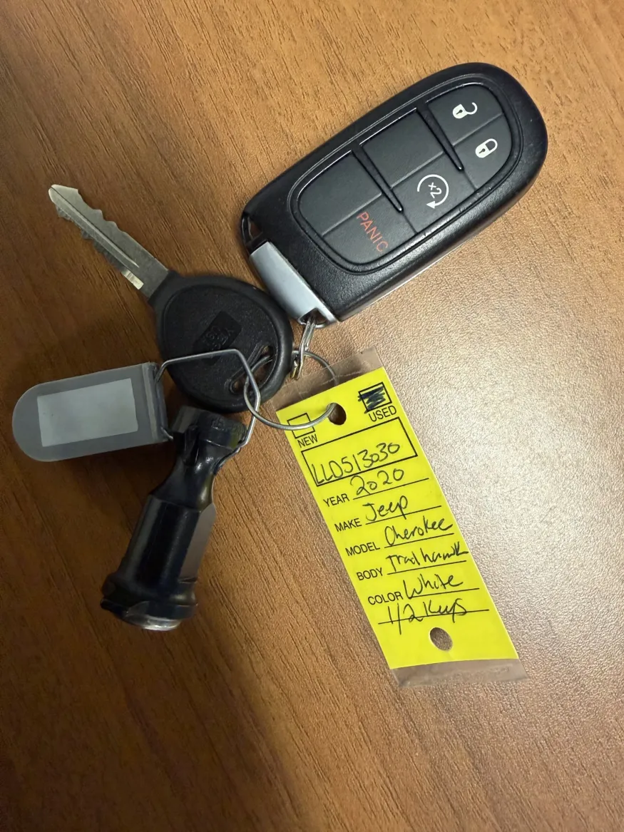 2020 Jeep Cherokee Trailhawk | Photo 14 of 15