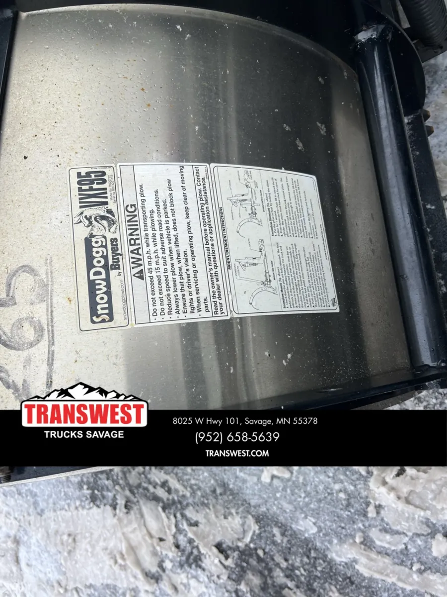 2017 Chevrolet Silverado | Photo 10 of 14