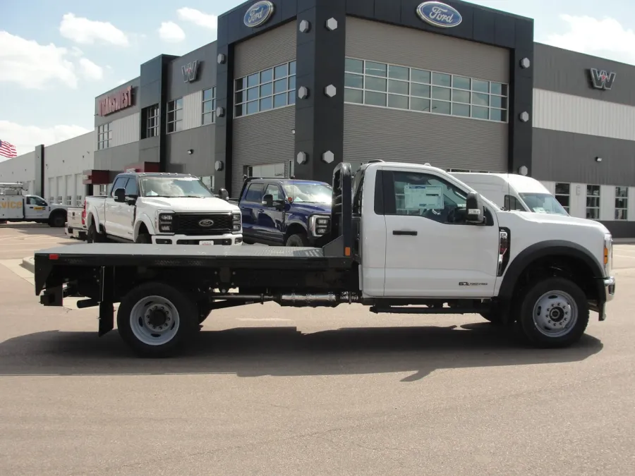 2026 Ford Super Duty F-550 | Photo 11 of 22