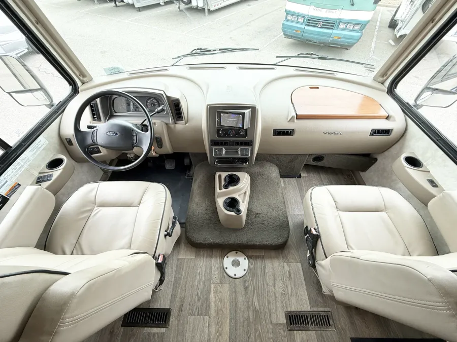 2018 Winnebago Vista 29 VE | Photo 6 of 24