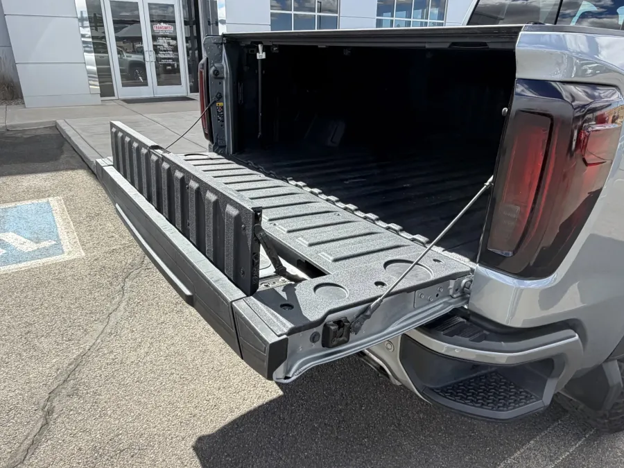 2023 GMC Sierra 1500 AT4 | Photo 9 of 21