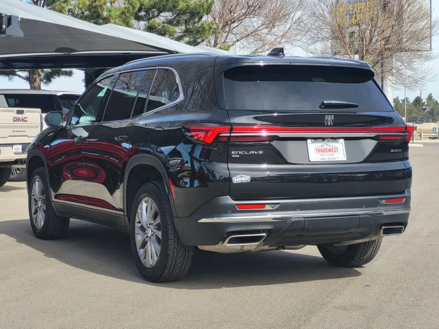 2025 Buick Enclave Preferred | Photo 4 of 24