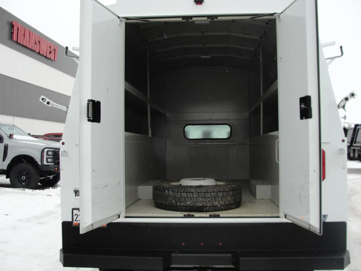 2020 Ford F-450 | Photo 5 of 14