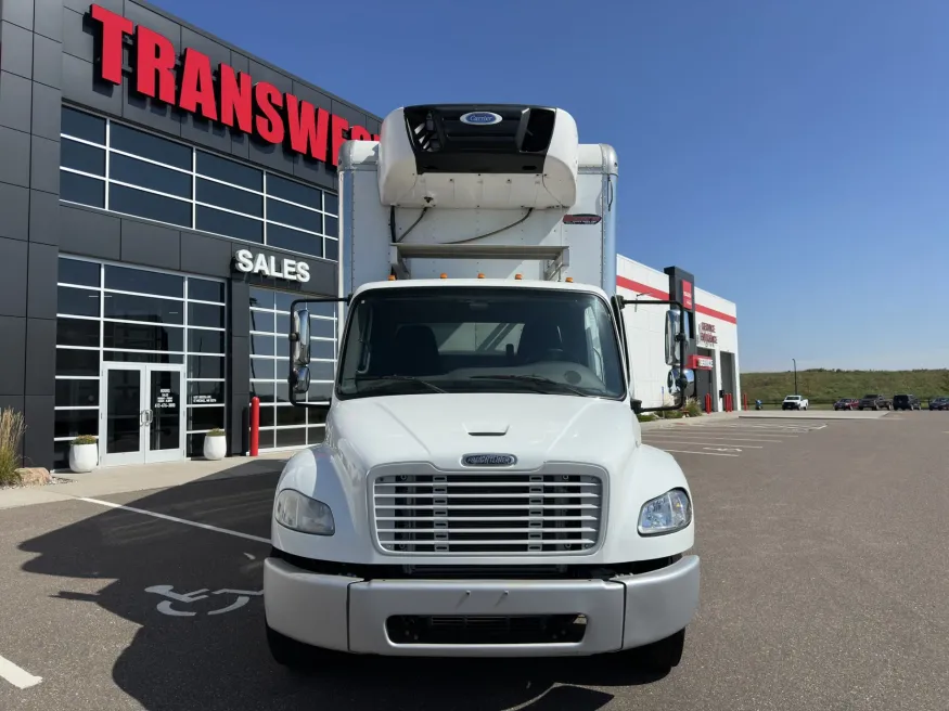 2016 Freightliner M2 106 | Photo 2 of 17