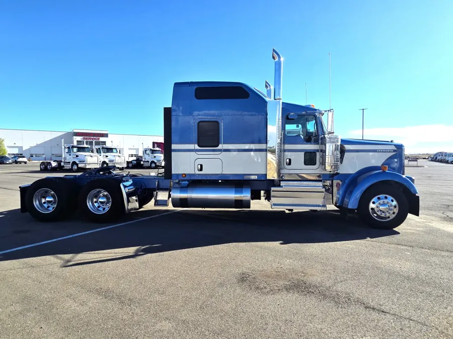 2026 Kenworth W900 | Photo 5 of 17