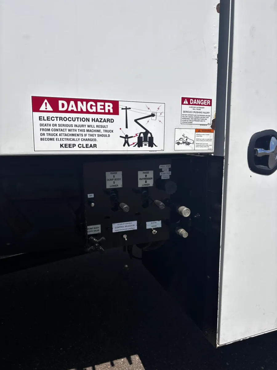 2007 Freightliner M2 106 | Photo 21 of 22